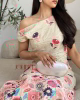 طقم بيج بتطريزات زهرية ملوّنة