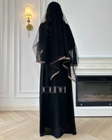 فستان قطعتين تراثي أسود مطرّز مع طرحة شفافه