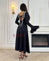 فستان اسود ميدي باكمام بتطريز لامع عند الياقه