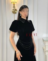فستان اسود مخمل بياقة وسلاسل