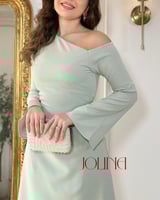 فستان ناعم تيفاني باكمام طويلة وكتف مكشوف