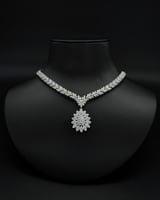 طقم اكسسوار مع تعليقة في منتصف