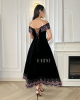 فستان سهرة أسود مخملي بتصميم أوف شولدر