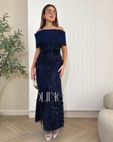 فستان سهرة كحلي مطرّز بتصميم أوف شولدر