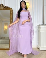 فستان بنفسجي مع كاب لامع طويل