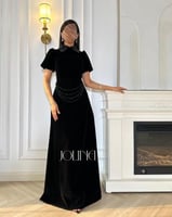 فستان اسود مخمل بياقة وسلاسل