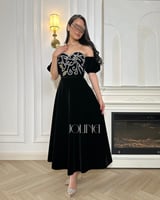 طقم أسود مخملي بتطريز لؤلؤ