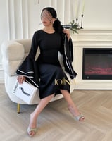 فستان اسود باكمام واسعة