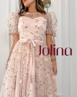 فستان وردي تول مطرز بزهور