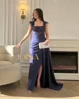 فستان كحلي ريش