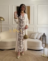 جلابية بيضاء