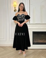 طقم أسود مخملي بتطريز لؤلؤ