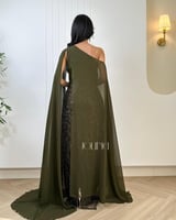 فستان سهرة زيتي مطرز مع شال طويل