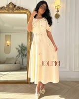 فستان سكري كريمي مزين بورود لؤلؤية