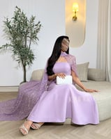 فستان بنفسجي مع كاب لامع طويل