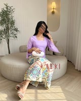 طقم تنورة مطرزه مع بلوزة ليلكية