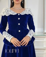 طقم مخمل كحلي بدانتيل أبيض