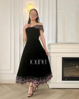 فستان سهرة أسود مخملي بتصميم أوف شولدر