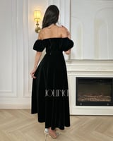 طقم أسود مخملي بتطريز لؤلؤ