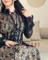 فستان دانتيل أسود باكمام طويلة