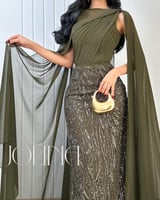 فستان سهرة زيتي مطرز مع شال طويل
