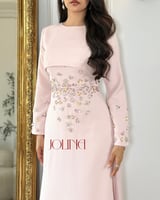 فستان وردي قطعتين باكمام طويلة بتطريز كرستال و ترت...