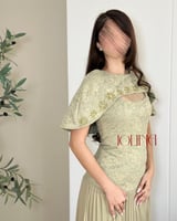 فستان زيتي فاتح قطعتين بكسرات