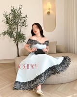 فستان سماوي أوف شولدر بدانتيل أسود على الأطراف