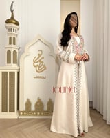 جلابية بيج بتطريز ملون