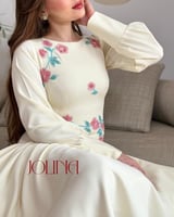 فستان سكري بإكمام وتطريز ورود