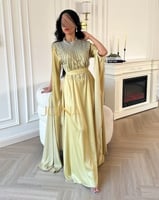 جلابية بأكمام طويلة