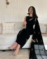 فستان اسود مخمل