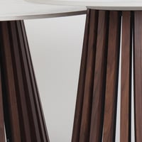 طقم طاولتين مودرن - سطح بورسلان وقاعدة خشبية