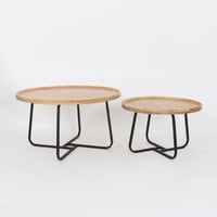 طقم طاولات قهوة وسط خشب فاتح - قواعد معدنية