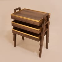 طقم طاولات خدمة مستطيلة الشكل لون بني بلمسة ذهبية