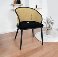 كرسي بلاستيك مبطن - أسود وبيج