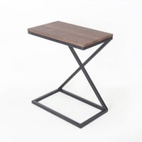 طاولة خدمة مفرد خشبي بقواعد معدنيه