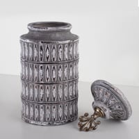 مزهرية فخار رمادي وسط