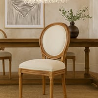 كرسي كلاسيكي أنيق بلون بيج وخشبي .