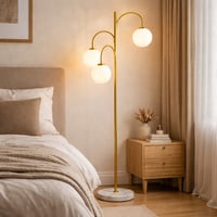 مصباح أرضي أنيق بتصميم عصري، هيكل ذهبي مع ثلاث كرا...