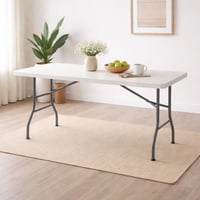 طاولة عملية بسطح متين سهل التنظيف وأرجل معدنية قاب...