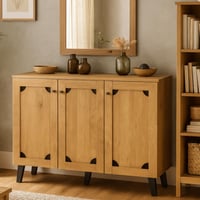 خزانة خشبية واسعة بتصميم عصري وأرجل سوداء أنيقة.