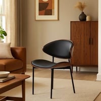 كرسي جلد اسود