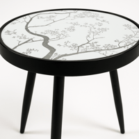 طاولة شاي دائرية أنيقة بتصميم عصري وأرجل متينة.