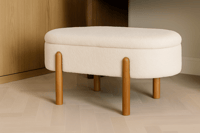 مقعد أنيق بلون أبيض بتصميم بيضاوي عصري، مزود بأرجل...