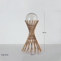 تحفه كره بلور مع حامل ذهبي أنيق ص