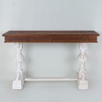 كونسول من الخشب المعتق