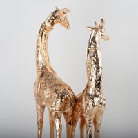مجسم زرافتين ذهبي
