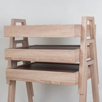 طقم طاولات خدمة خشبية فاتحة - سطح مستطيل داكن