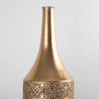 فازه حديد ذهبي محفر وسط